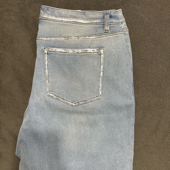Lane Bryant signature fit flex waistband light wash with silver accent jeans - Picture 3 of 4